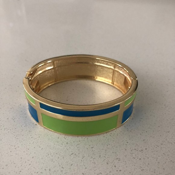 BR Cuff Bracelet & Hoop Earrings Set - Picture 4 of 11